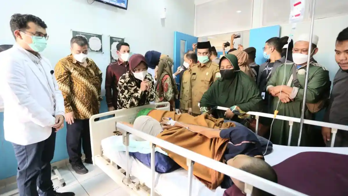 Mensos Risma Temui Remaja Pengidap Kanker di Aceh