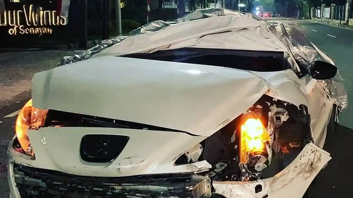 Ugal-ugalan, Pengemudi Fortuner Berpelat Nomor Dinas Polisi Tabrak 2 Mobil, Begini Kondisinya