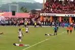 Pemain-Bintang-Timur-Atambua-menangis-ditengah-Stadion-Lebijaga-Bajawa-setelah-kalah-dari-PSN-NgadA.jpg
