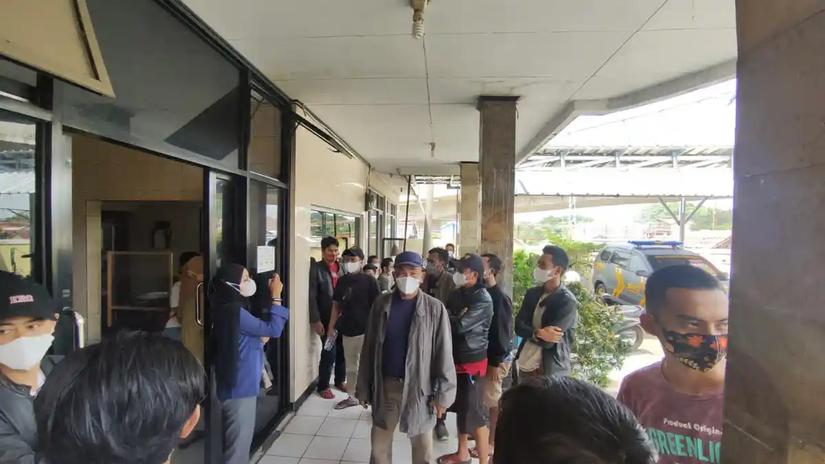 Temannya Ditahan Polisi, Pedagang Pasar Bogor Ontrog Mapolsek Bogor Tengah