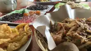 4-Rekomendasi-Warung-Tipat-Cantok-di-Bali.jpg