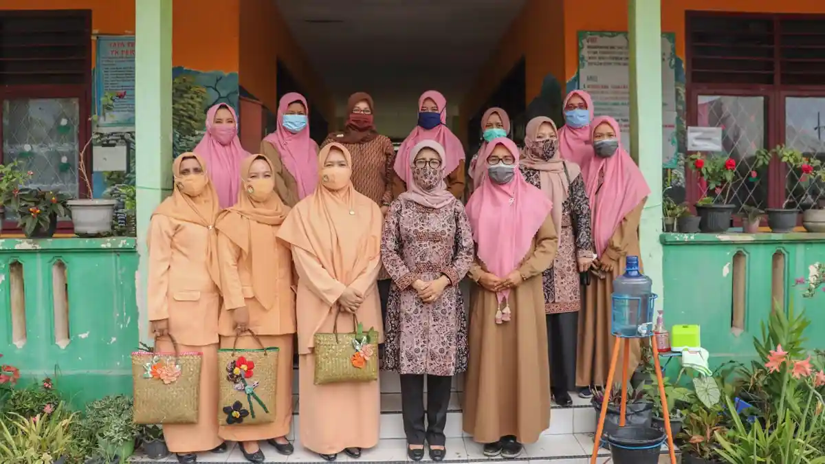 Kukuhkan Pengurus DWP Tanjab Barat, Iin Kurniasih Minta Program Unggulan Disusun