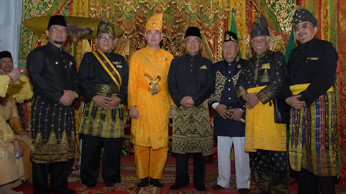 Suara Meriam Tanda Gunung Sahilan Dipimpin Raja yang Baru