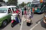 penumpang-arus-balik-mudik-lebaran-di-terminal-kalideres_20220507_164528.jpg