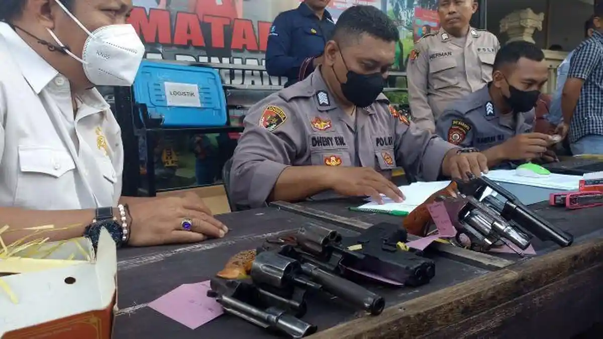 Kapolresta Mataram Lakukan Pengecekan Senjata Api Milik Anggota