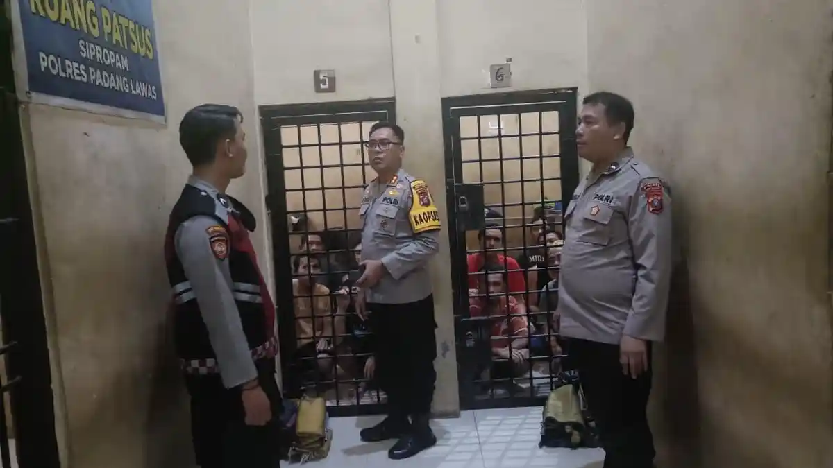 Pastikan Kondisi Tahanan dan Kebersihan Ruang, Kapolres Padanglawas Cek Rumah Tahanan Polri 