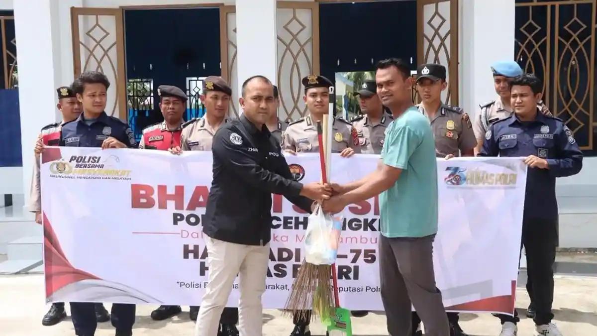 Hari Jadi Humas Polri Ke-75, Polres Aceh Singkil Bagikan Alat ...