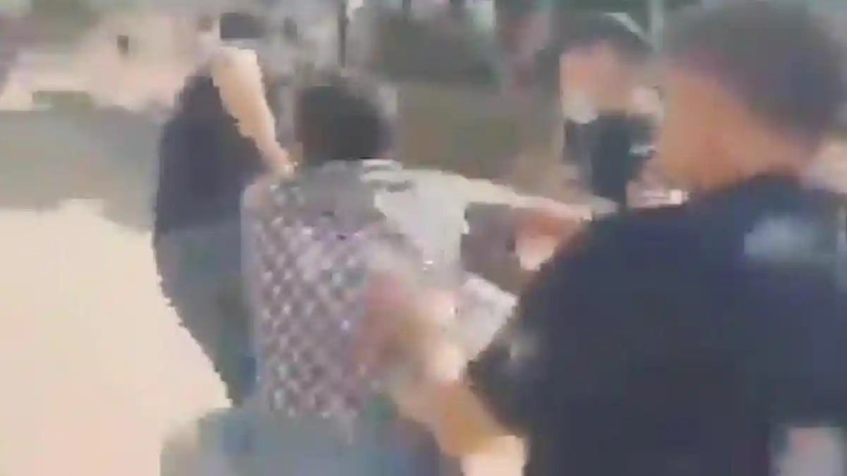 Viral Video Ketua Adat Effendi Buhing Diseret Paksa Polisi, Lalu Kini Telah Dibebaskan