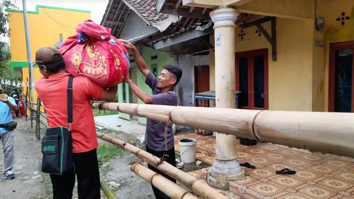 Gara-Gara Perkara Buang Sampah, Rumah Warga di Serang Dipasangi Pagar Bambu Hingga tak Bisa Lewat