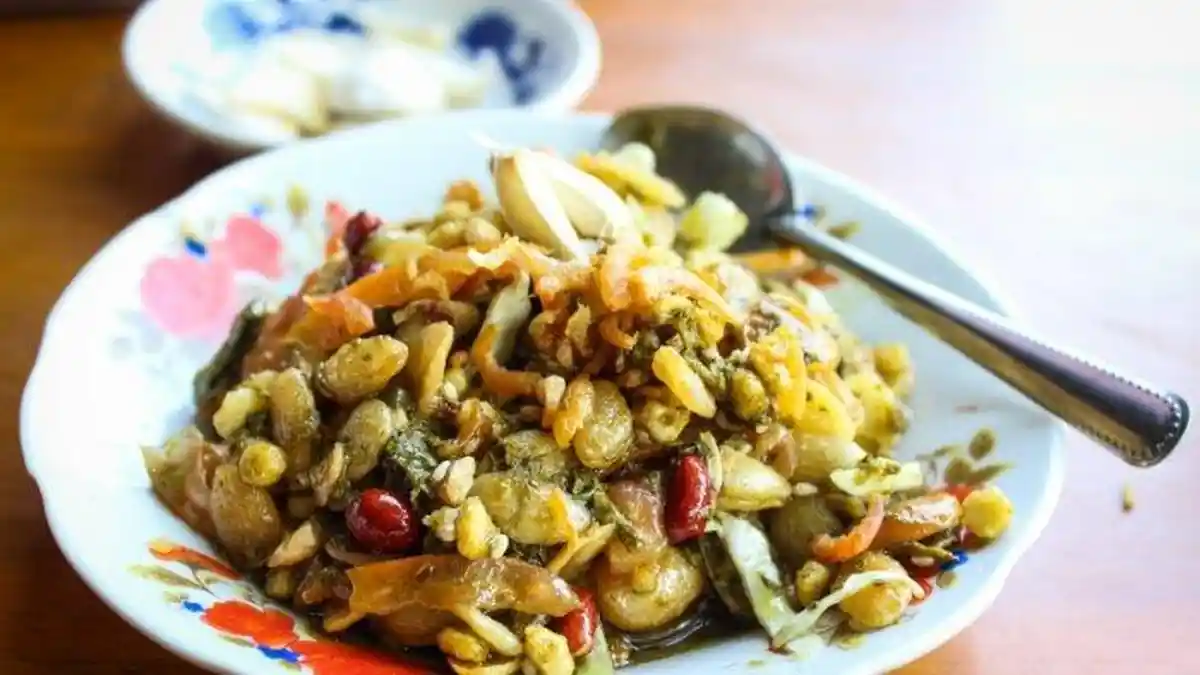4 Kuliner Khas Myanmar yang Wajib Dicipi, Cobain Salad Daun Teh yang Populer