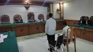 Nurbawa-dan-Suputra-saat-menjalani-sidang-vonis-di-Pengadilan-Tipikor-Denpasar.jpg