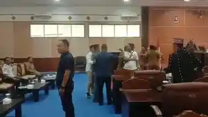 RAPAT-RICUH-Rapat-Dengar-Pendapat-RDP-yang-digelar-DPRD-Manggarai-Barat.jpg