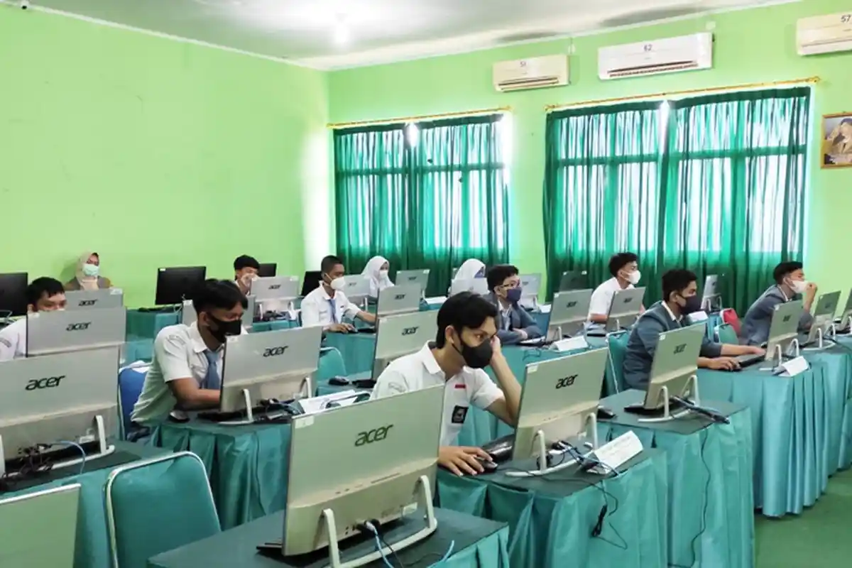 SMAN 2 Bandar Lampung Gelar Ujian Sekolah Secara Tatap Muka dan Daring