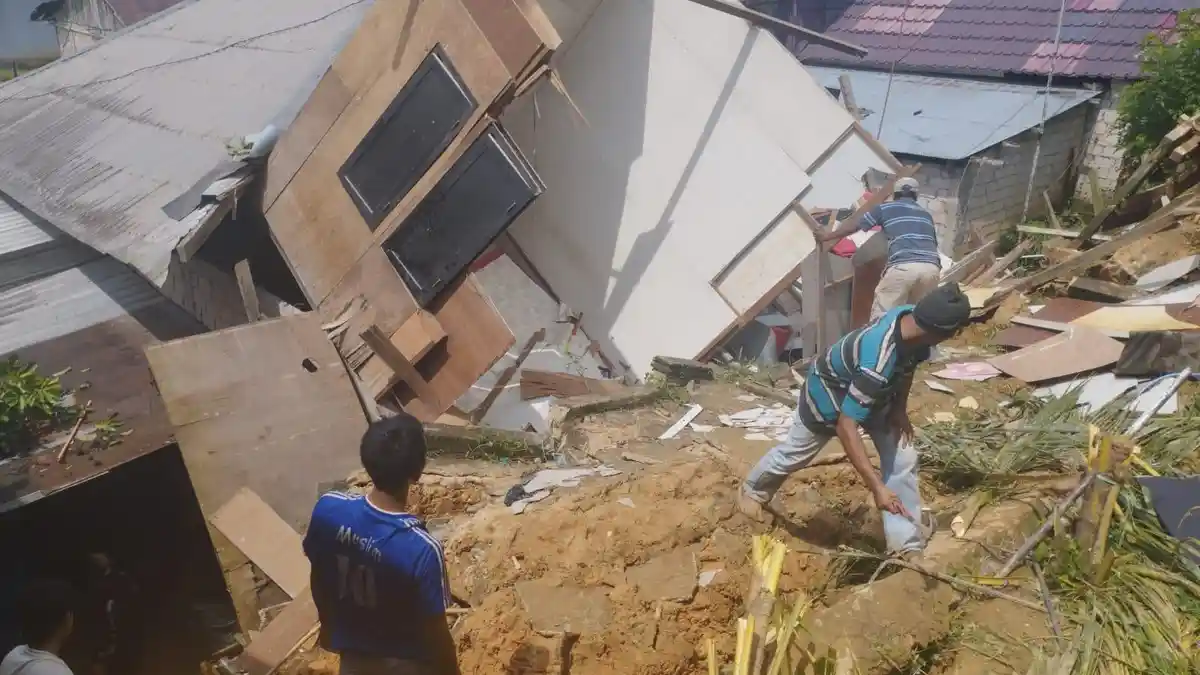 BREAKING NEWS Longsor di Mugirejo Samarinda, Titik Sumber Diduga dari Lahan Milik Pejabat DPRD