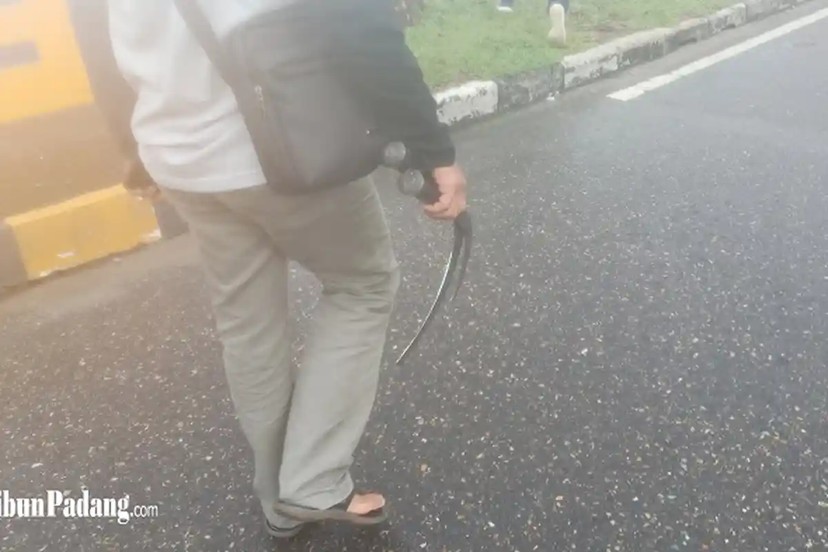 Aksi Demo di Kantor DRPD Sumbar, Polisi Amankan Celurit yang Pemiliknya Masih Diselidiki