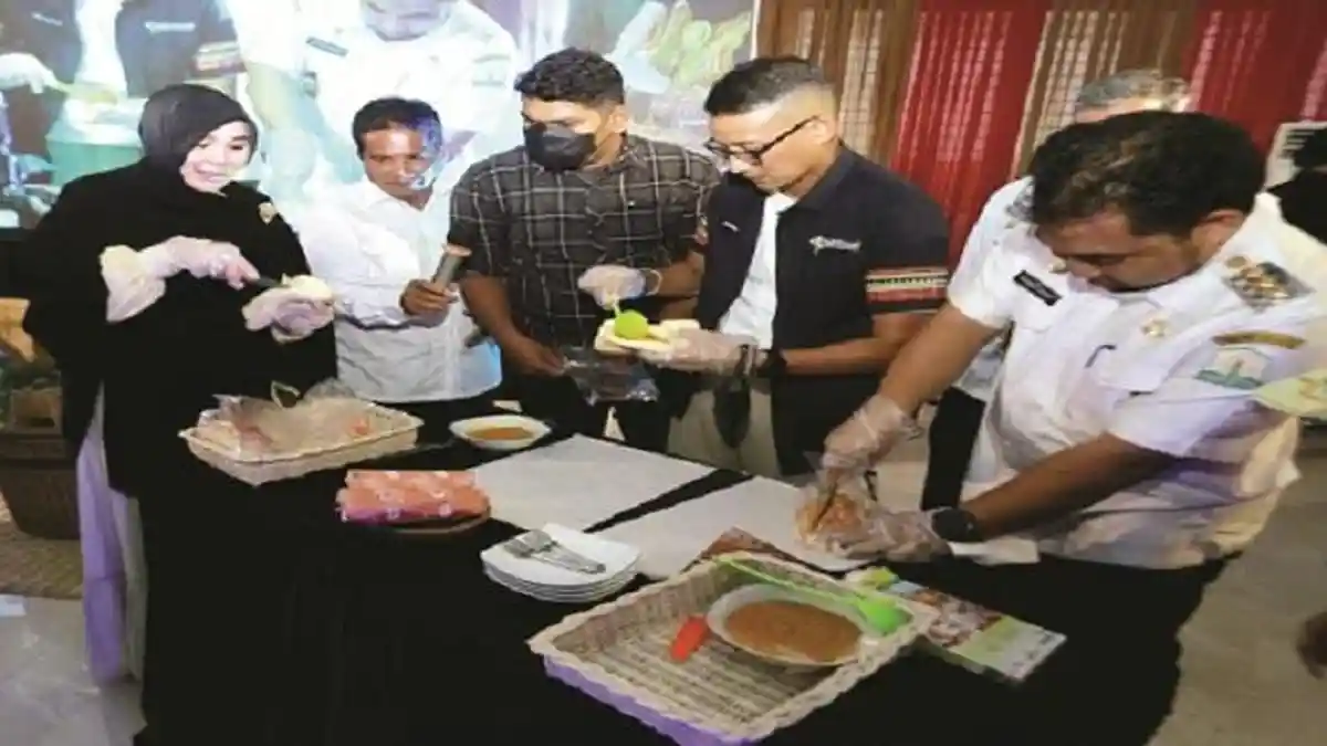 Sandiaga Uno Racik Roti Sele Samahani