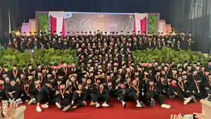 KELULUSAN-Para-santri-berfoto-bersama.jpg