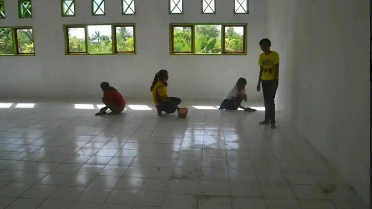 Aduh! Tahun Ajaran Baru Tiba, Ruang Kelas SMAN Wederok Masih Ompong