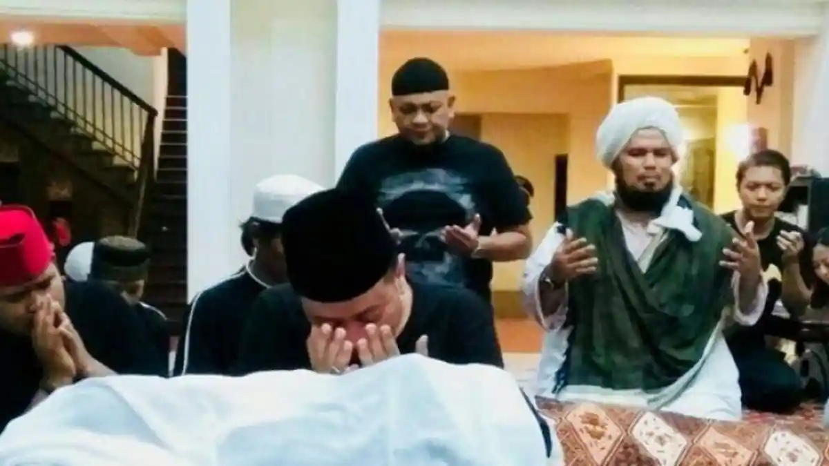Kalimat Terakhir Opick di Hadapan Jenazah Istri Keduanya