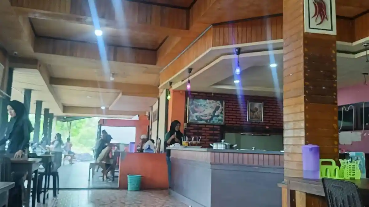 Rumah Makan Laduni Jadi Favorit Pelintas Sofifi - Tobelo, Selalu Ramai Disinggahi