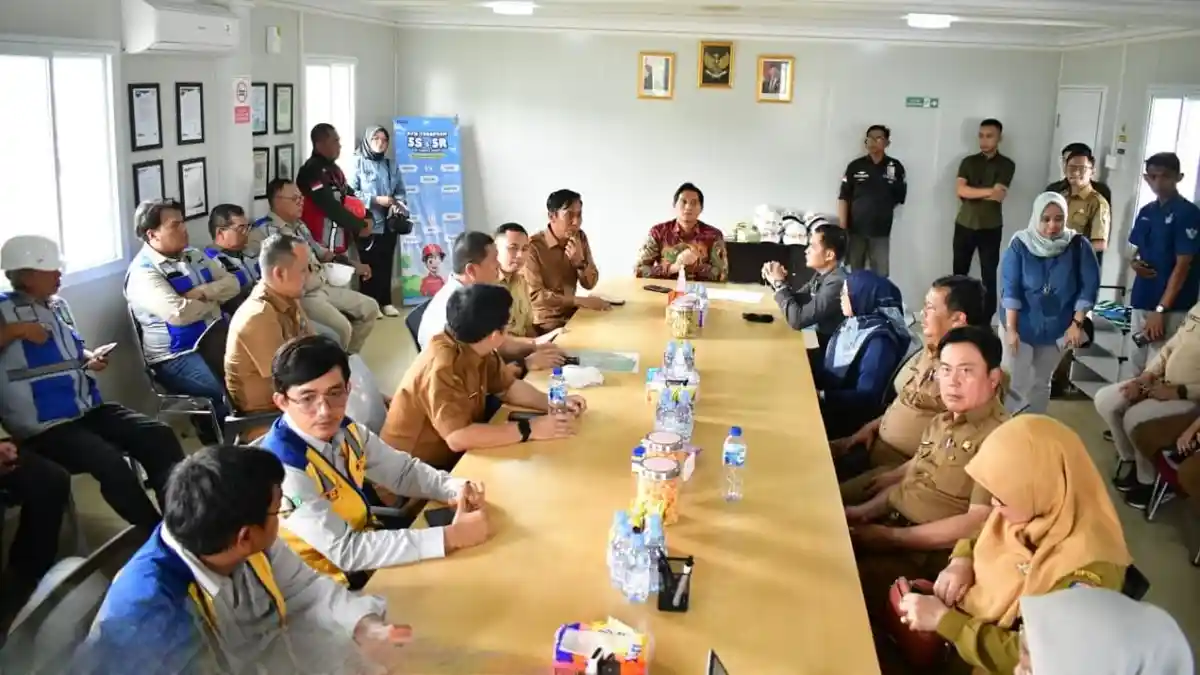 Lucky Hakim Minta Akses Jalan Menuju Sekolah Rakyat di Indramayu Diperlebar