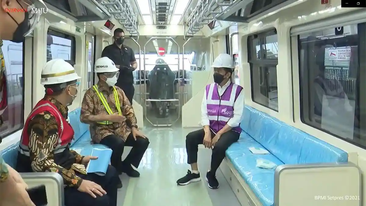 VIDEO : Presiden Joko Widodo Coba LRT Jabodebek. Apa Komentar Jokowi?