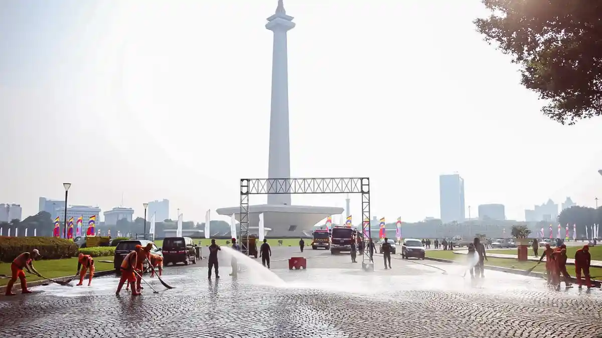 Jelang Hari Lahir Pancasila, Pemprov DKI Gandeng Komunitas Delman Bersih-bersih Monas