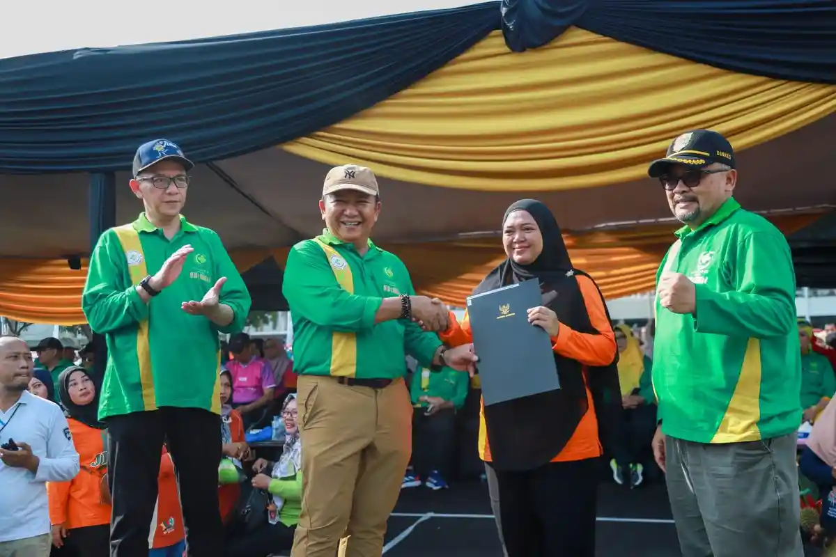 1.555 Nakes Non ASN Memperoleh SK Bupati Jember Saat Puncak Peringatan HKN Ke-59