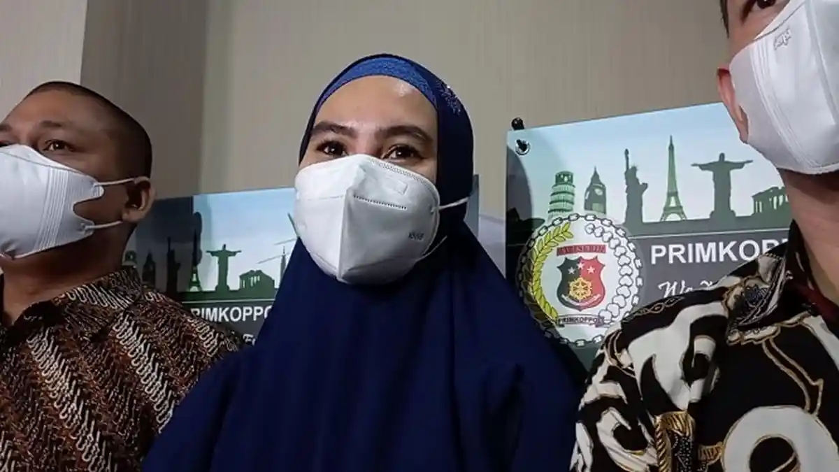 Datangi Bareskrim, Kartika Putri Sebut dokter Richard Lee Terancam Dilaporkan Lagi