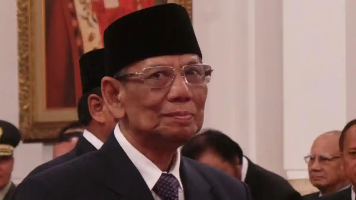 Terbang ke Malang, Jokowi Jenguk KH Hasyim Muzadi