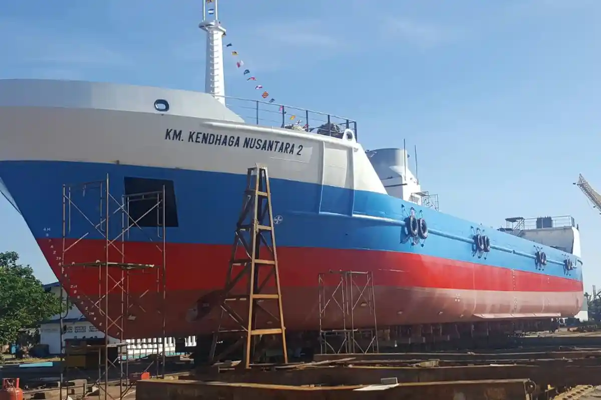 Lihat, Kapal Baru Program Tol Laut Pemerintahan Jokowi, Diluncurkan PT IKI Makassar Hari Ini - km-kendhaga-2_20170825_022453.jpg