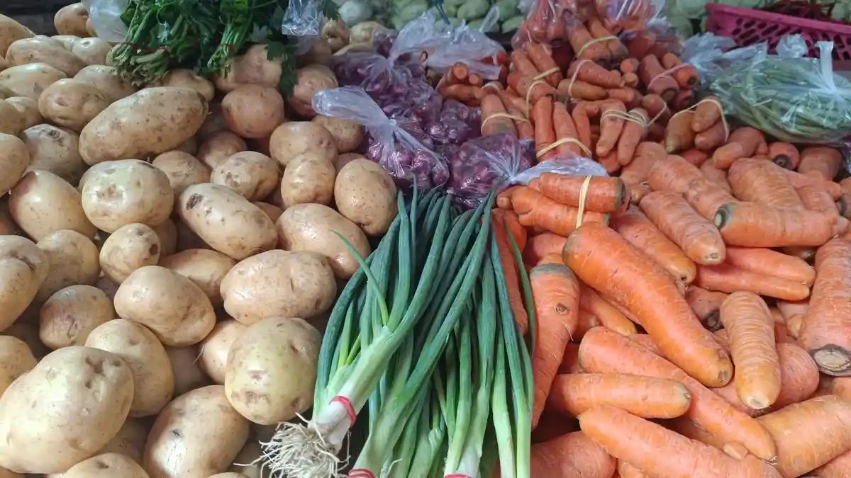 Daun Bawang di Pasar Rakyat Baruga Kota Kendari Sultra Rp90 Ribu per ...