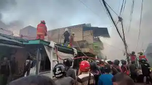 20250319_pemadaman-kebakaran-di-Jalan-Dokter-Soetomo-Samarinda.jpg