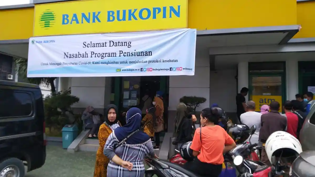 Nasabah Datangi Teller Bank Bukopin Samarinda, Harus Antre Berjam-jam Cairkan Dana Tabungan