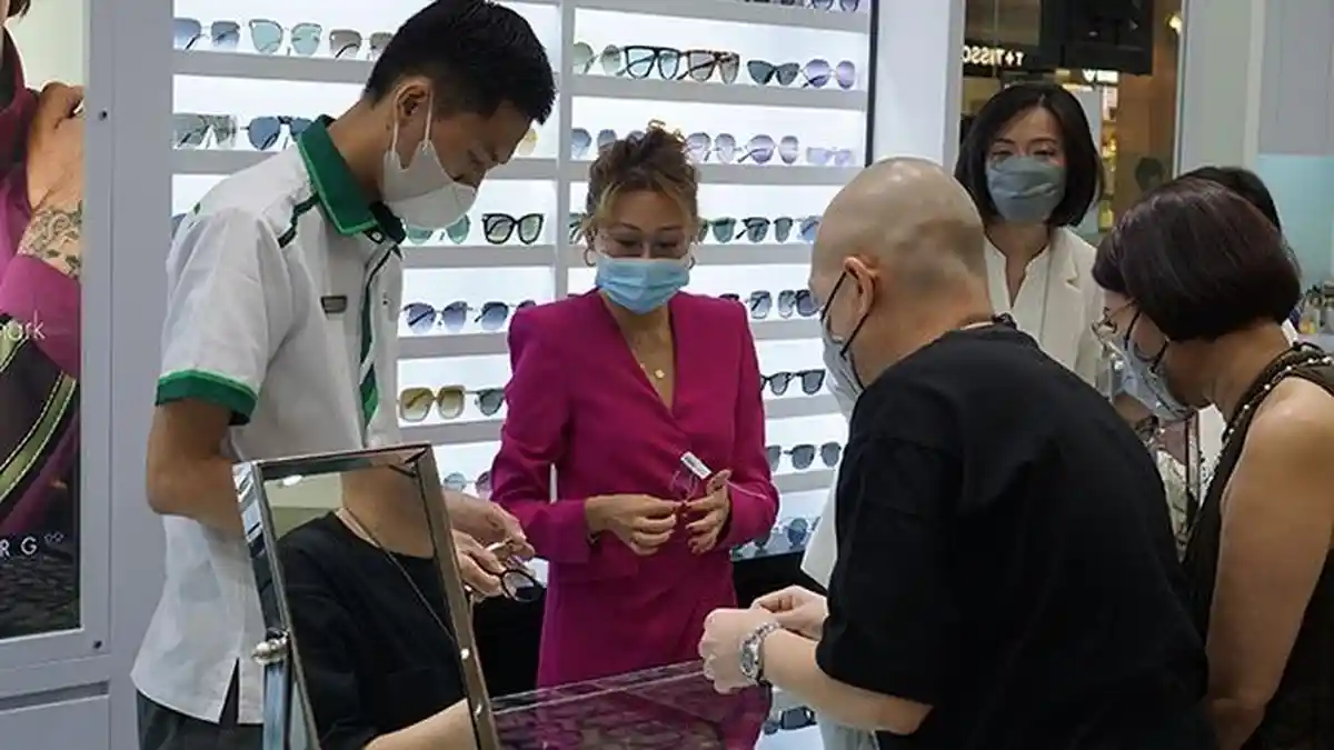 Koleksi Kacamata LINDBERG Kini Bisa Ditemukan di Optik Tunggal - ft2.jpg