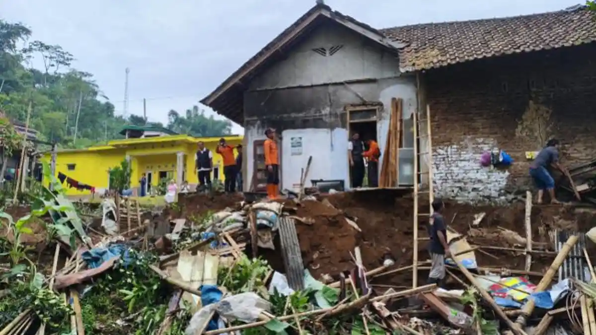 4 Rumah Warga Desa Nasol Ciamis Terdampak Tanah Longsor, 15 Jiwa Mengungsi