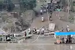 Miris! Jembatan Ulee Peusangan Selatan Bireuen Masih Ambruk Dihantam Banjir, Warga Antre Naik Ketek