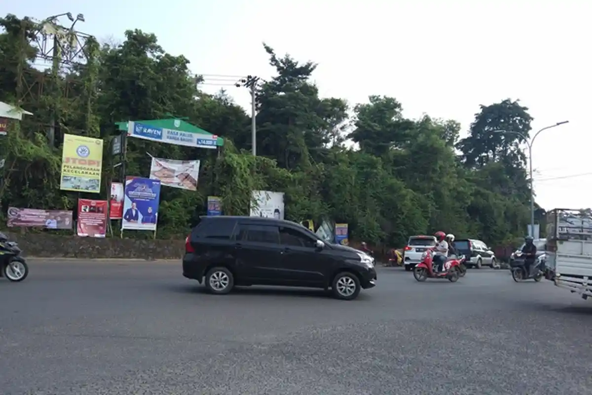 Lampu Merah Simpang SMAN 5 Mengalami Konslet Kabel di Bawah Tanah.