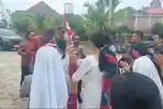 Bupati-Toba-Effendi-Napitupulu-hadir-dalam-pesta-emas-SMp-Swasta-Kartini.jpg