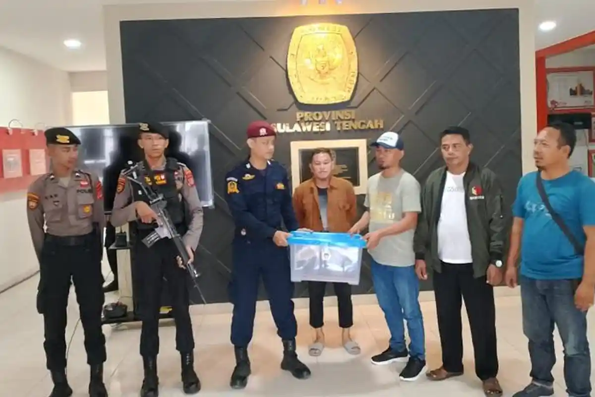 Hasil Pleno KPU Touna Menuju KPU Sulteng Dikawal Ketat Polisi