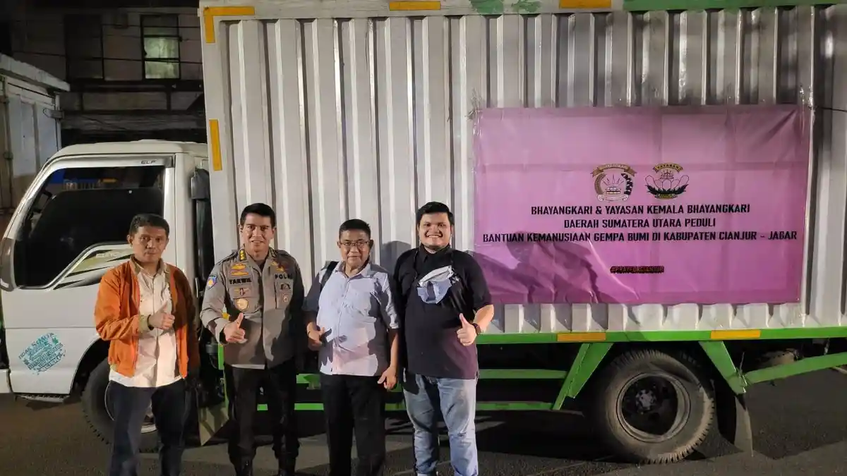 Polda Sumut Serahkan Bantuan Untuk Korban Bencana di Cianjur