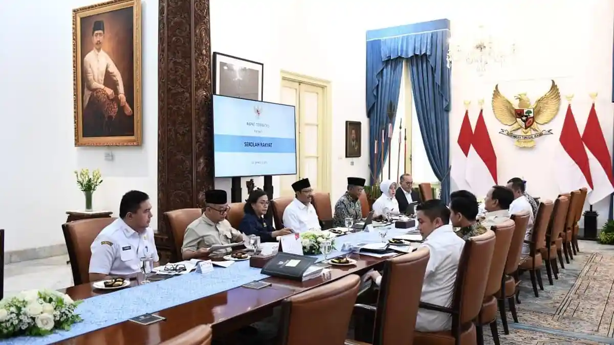 Presiden Prabowo Pimpin Ratas Bahas Sekolah Rakyat, Pastikan Program Tepat Sasaran