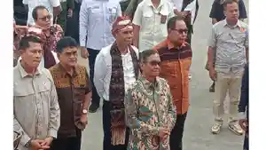 Menkopolhukam-Prof-Mahfud-MD-tiba-di-halaman-aula-HJ-Gadi-Djou-Rabu-31-Mei-2023.jpg