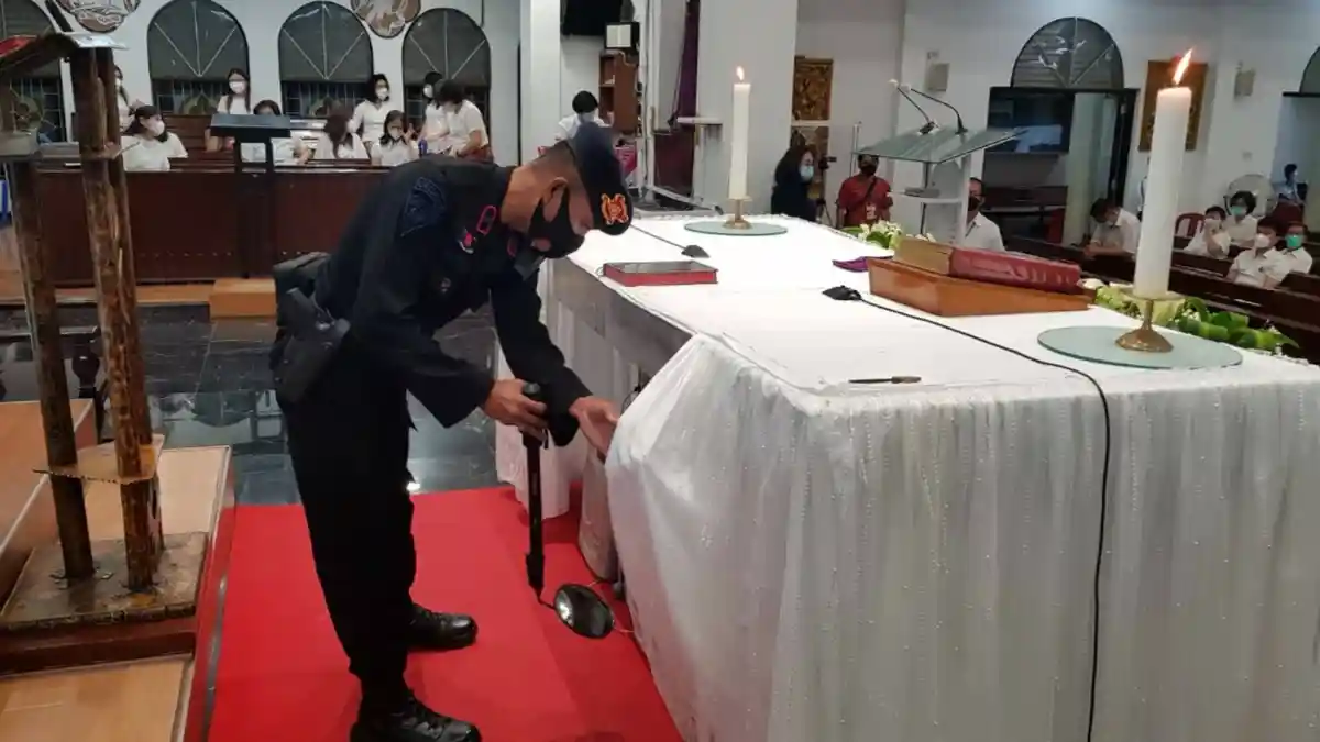 Jemaat Daftar Lewat WhatsApp Untuk Ikut Ibadah Jumat Agung di Gereja Santo Yoseph Palembang