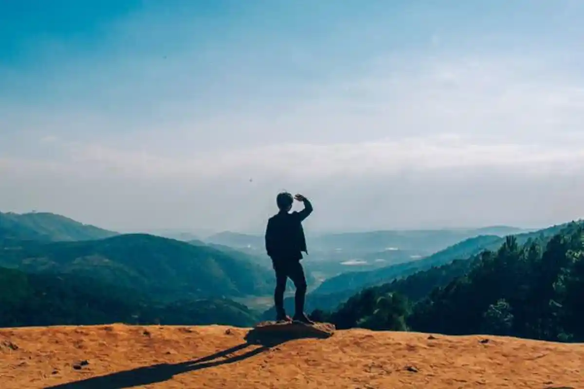 Renungan Harian Kristen, 1 Yohanes 4:4 TB, Seseorang yang Lebih Besar