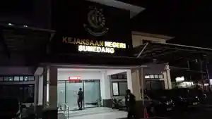 kejaksaan-negeri-sumedang-saat-malam.jpg
