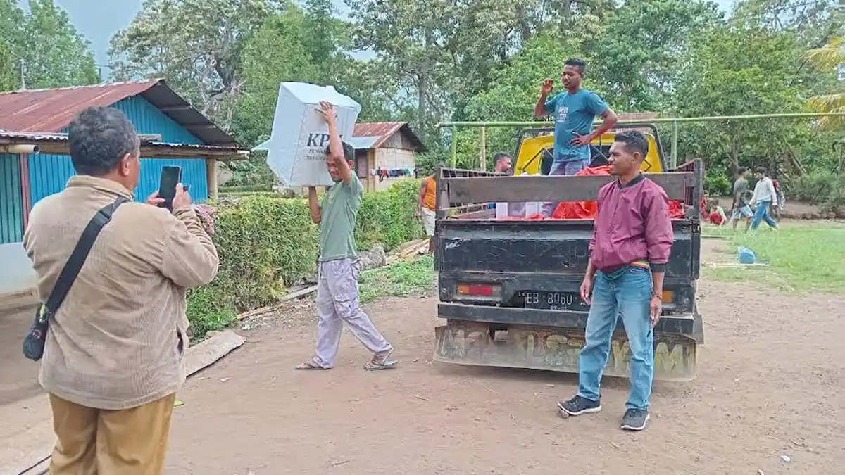 Logistik Pilkada Ende di Lepkes Tiba Aman di TPS