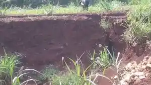 Sinkhole-Tileng-Terus-Membesar-Luasnya-Lima-Kali-Lipat-Dalam-Kurun-Sebulan.jpg