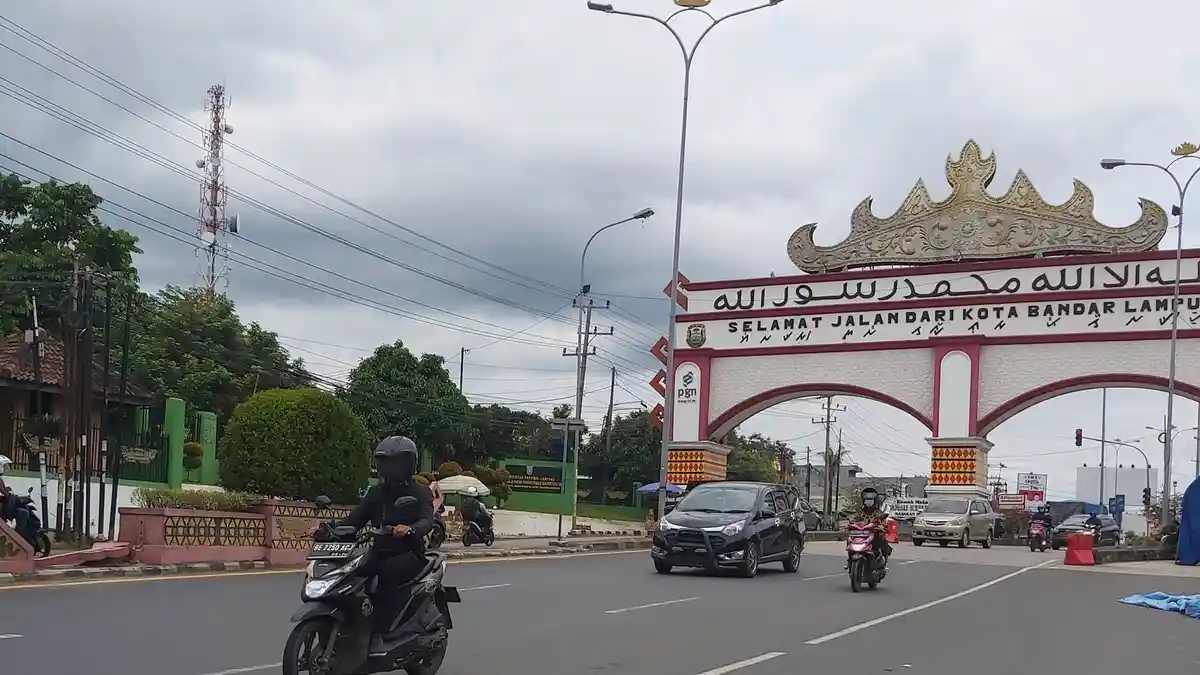 Banyak Pengendara Lintasi Posko Bundaran Raden Intan Tanpa Dilakukan Rapid Test
