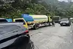 Siasat Pemotor Selap-selip di Jalur Sitinjau Lauik Padang, Ridho Tak Tertahan Lama Meski Macet Parah